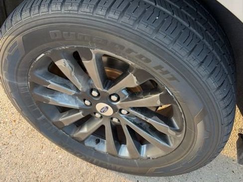 Used 2021 Ford Expedition Limited RWD image 9