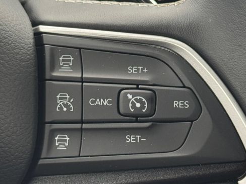 Used 2021 Jeep Grand Cherokee L Laredo w/ Luxury Tech Group I AWD/4WD image 22