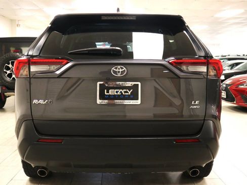 Used 2021 Toyota RAV4 LE image 7