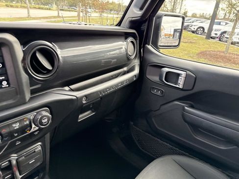 Used 2022 Jeep Wrangler Unlimited Sport image 24