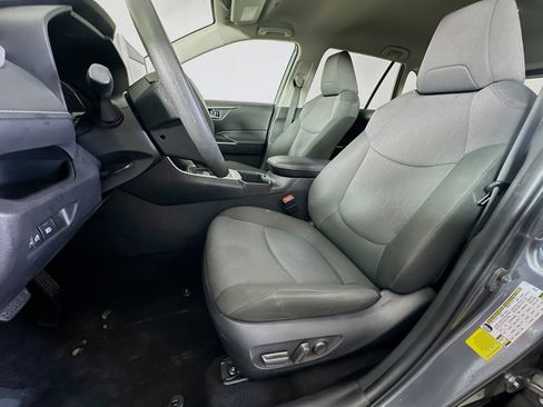 Used 2025 Toyota RAV4 XLE FWD image 13