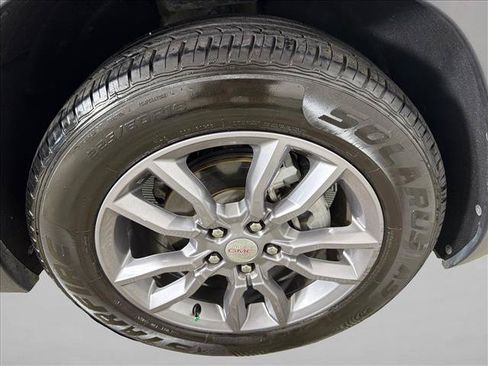 Used 2024 GMC Terrain SLT AWD/4WD image 12