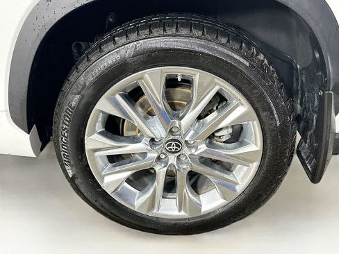 Used 2022 Toyota Highlander Limited AWD/4WD image 8