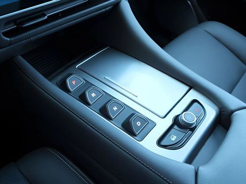 New 2024 VinFast VF 9 Plus AWD/4WD image 14