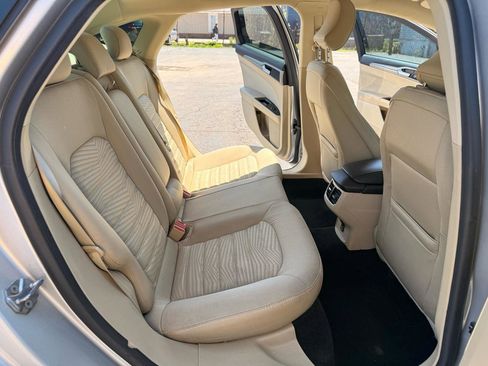 Used 2016 Ford Fusion SE FWD image 12