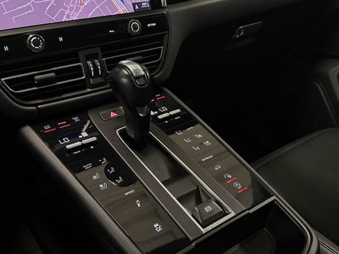 Certified 2023 Porsche Macan S AWD/4WD image 23