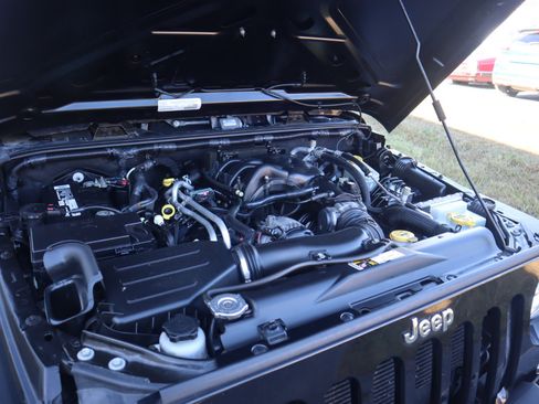 Used 2015 Jeep Wrangler Unlimited Sport w/ Quick Order Package 24S image 32