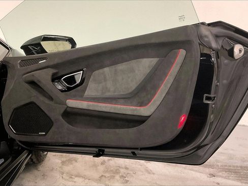 Used 2024 Lamborghini Huracan Sterrato image 26