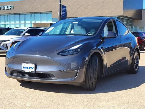 Used 2023 Tesla Model Y Performance image 2