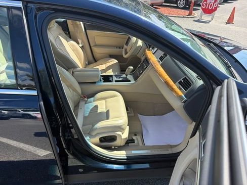 Used 2009 Lincoln MKS AWD image 38