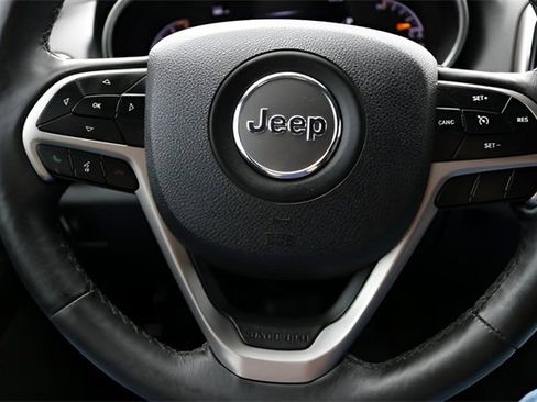 Used 2018 Jeep Grand Cherokee Altitude image 20