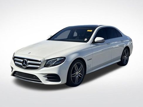 Used 2017 Mercedes-Benz E 300 4MATIC image 4