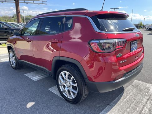 Used 2024 Jeep Compass Latitude image 7
