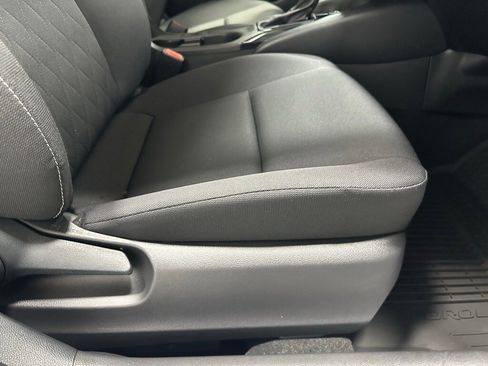 Used 2025 Toyota Corolla LE image 56