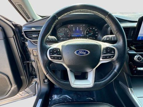 Certified 2022 Ford Explorer Limited AWD/4WD image 10