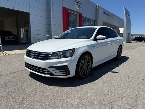 Used 2018 Volkswagen Passat 2.0T R-Line FWD image 3