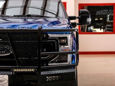 Used 2022 Ford F250 Platinum w/ FX4 Off-Road Package AWD/4WD image 60