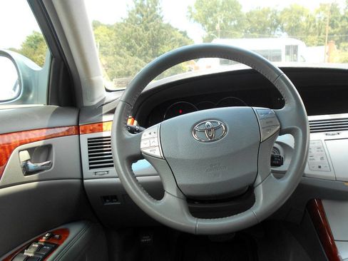 Used 2006 Toyota Avalon XLS FWD image 11