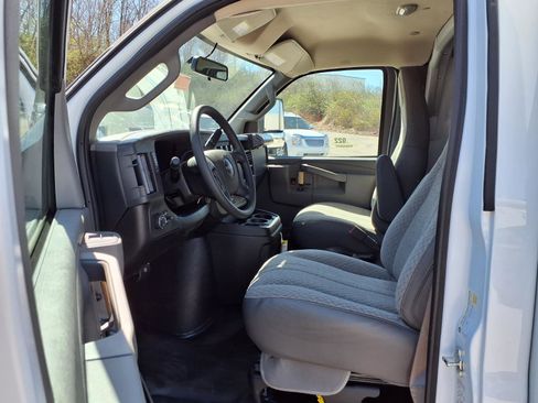 New 2025 GMC Savana 3500 w/ Power Convenience Package image 18