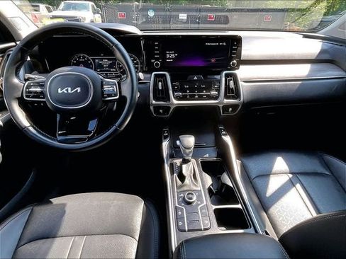 Used 2023 Kia Sorento S w/ Panoramic Sunroof Package AWD/4WD image 16