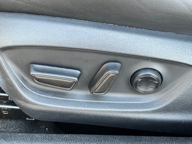 Used 2019 Toyota Avalon XLE w/ Moonroof Package FWD image 24