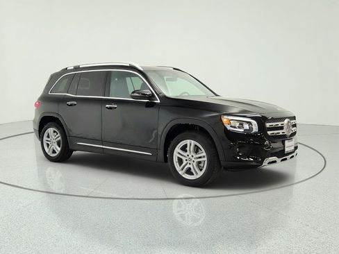 Used 2023 Mercedes-Benz GLB 250 image 3