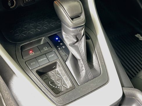 Used 2019 Toyota RAV4 XLE w/ Convenience Package FWD image 24