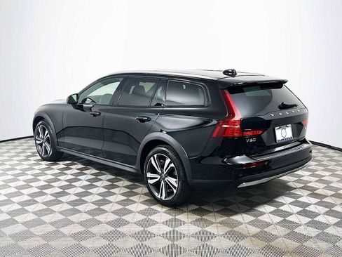 Certified 2025 Volvo V60 B5 Cross Country Plus w/ Protection Package Premier image 5