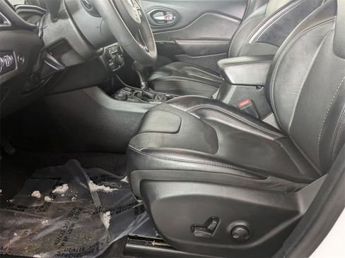 Certified 2023 Jeep Cherokee Altitude Lux image 10