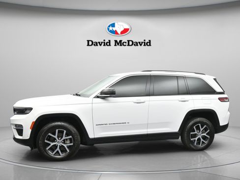 Used 2023 Jeep Grand Cherokee Limited w/ Luxury Tech Group II AWD/4WD image 5