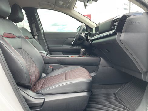 Certified 2025 Nissan Kicks SR image 23