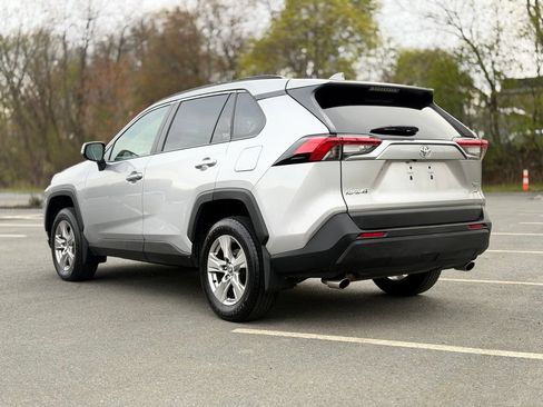 Used 2022 Toyota RAV4 XLE w/ Convenience Package AWD/4WD image 4