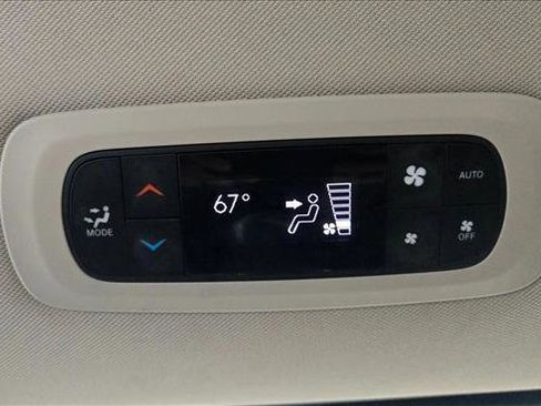 Used 2022 Chrysler Pacifica Touring-L FWD image 15
