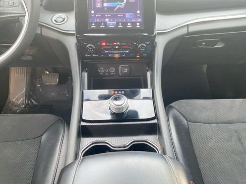 Used 2023 Jeep Grand Cherokee L Laredo RWD image 11