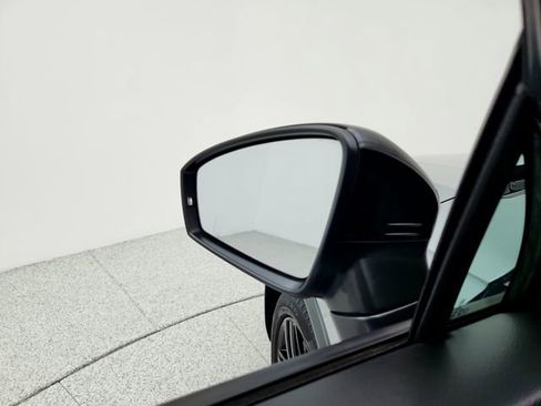 Used 2022 Volkswagen Tiguan SE R-Line image 19