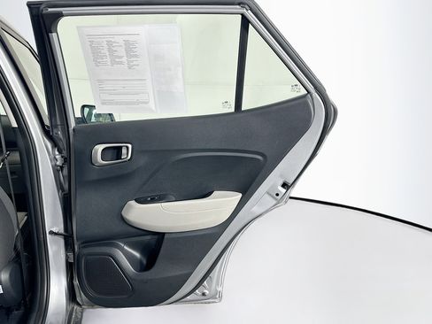 Used 2025 Hyundai Venue SEL image 30