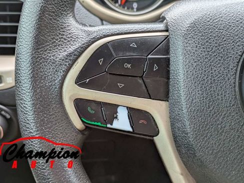 Used 2018 Jeep Cherokee Latitude FWD image 26