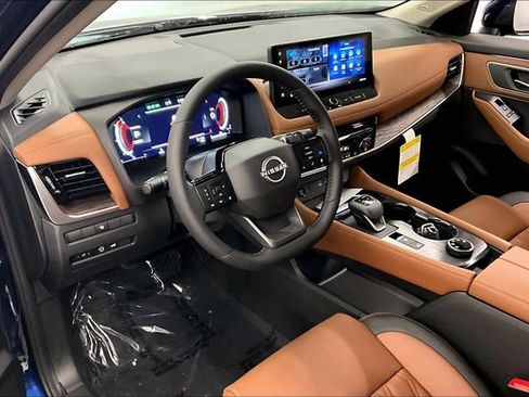 New 2025 Nissan Rogue Platinum image 7