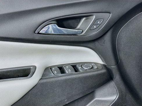 Used 2022 Chevrolet Equinox LS w/ LS Convenience Package FWD image 19