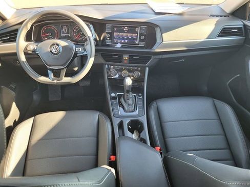 Used 2021 Volkswagen Jetta SE w/ SE Cold Weather Package image 14