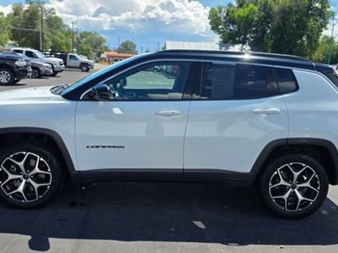 Used 2025 Jeep Compass Limited AWD/4WD image 4