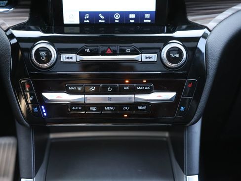 Certified 2023 Ford Explorer Limited w/ Limited Technology Package AWD/4WD image 28