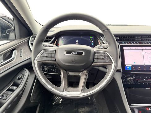 Used 2023 Jeep Grand Cherokee 4WD 4xe w/ Luxury Tech Group II image 12