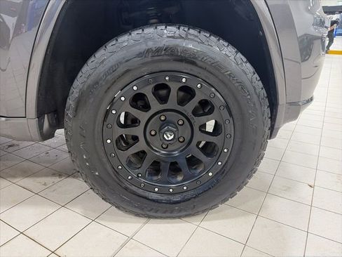 Used 2018 Jeep Grand Cherokee Altitude AWD/4WD image 24