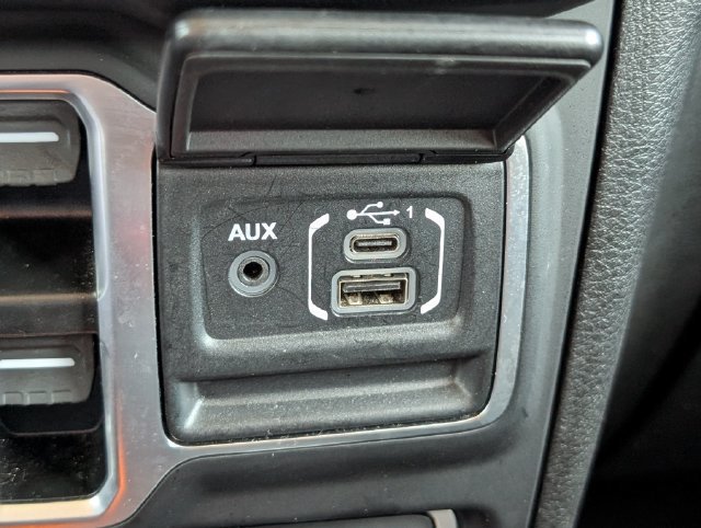Used 2025 Jeep Wrangler Unlimited Rubicon AWD/4WD image 19