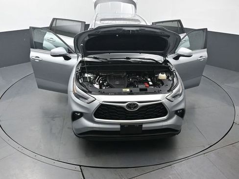 Certified 2024 Toyota Highlander XLE image 64