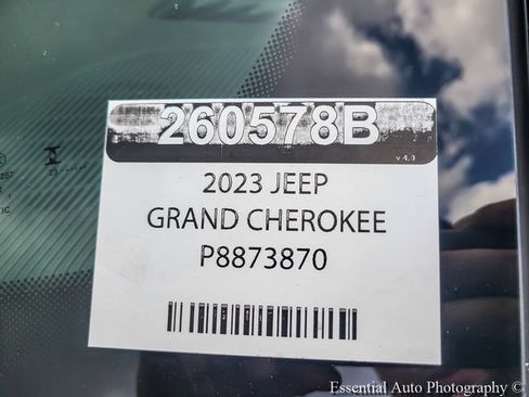 Used 2023 Jeep Grand Cherokee L Altitude AWD/4WD image 29