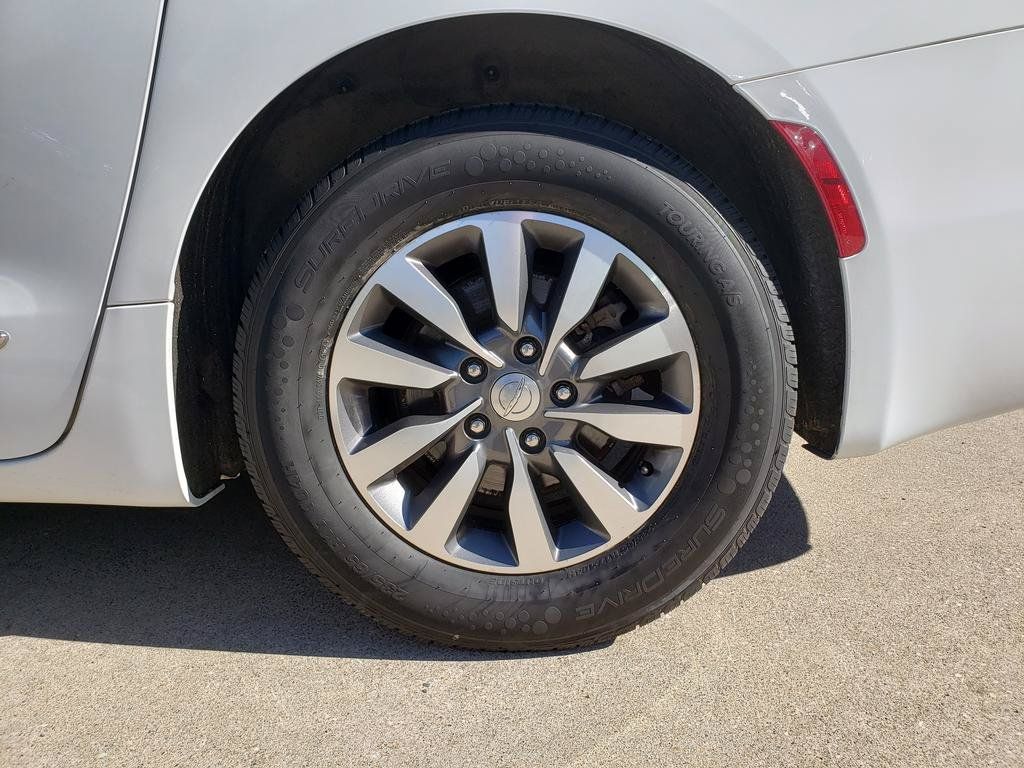 Used 2020 Chrysler Pacifica Touring-L Plus FWD image 24