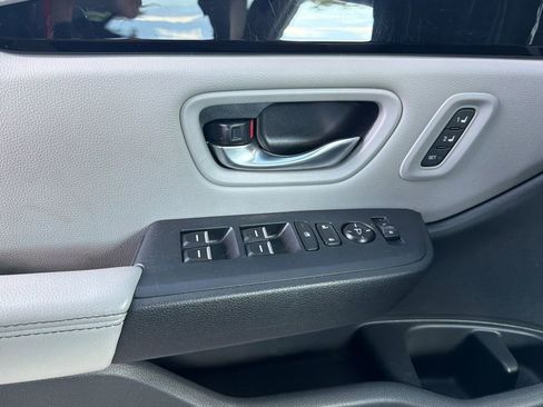 Used 2023 Honda Pilot EX-L image 11