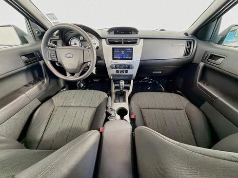 Used 2010 Ford Focus SE FWD image 10